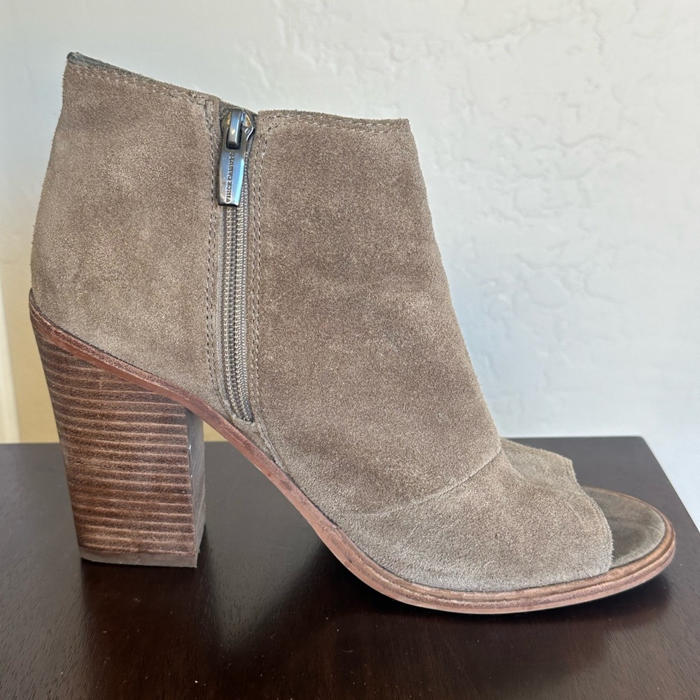 Vince Camuto suede booty - Picture 2 of 6